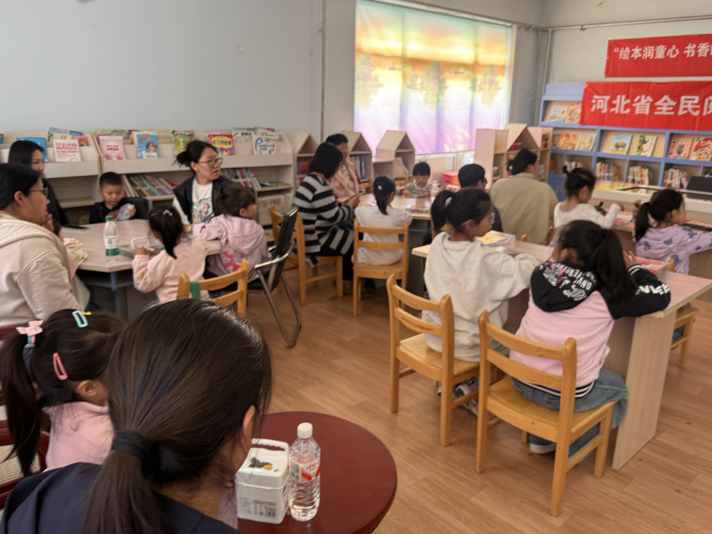 书香伴巧手 童心绘未来 --抚宁新华书店联合抚宁区图书馆举办儿童绘画创意活动