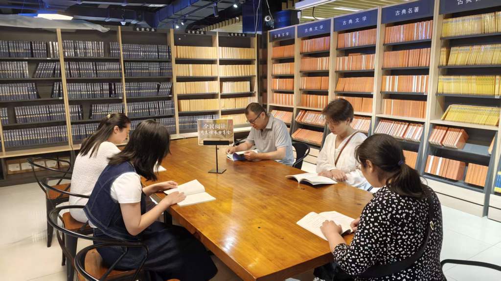 秦皇岛新华书店举办“悦享周末•周末读书分享会”活动